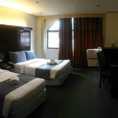 White Knight Hotel Cebu Buitenkant foto