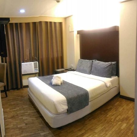White Knight Hotel Cebu Buitenkant foto