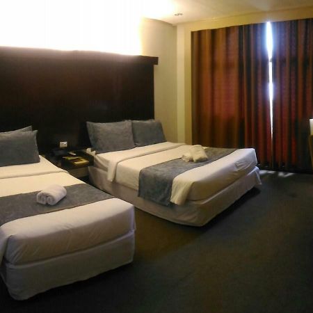 White Knight Hotel Cebu Buitenkant foto