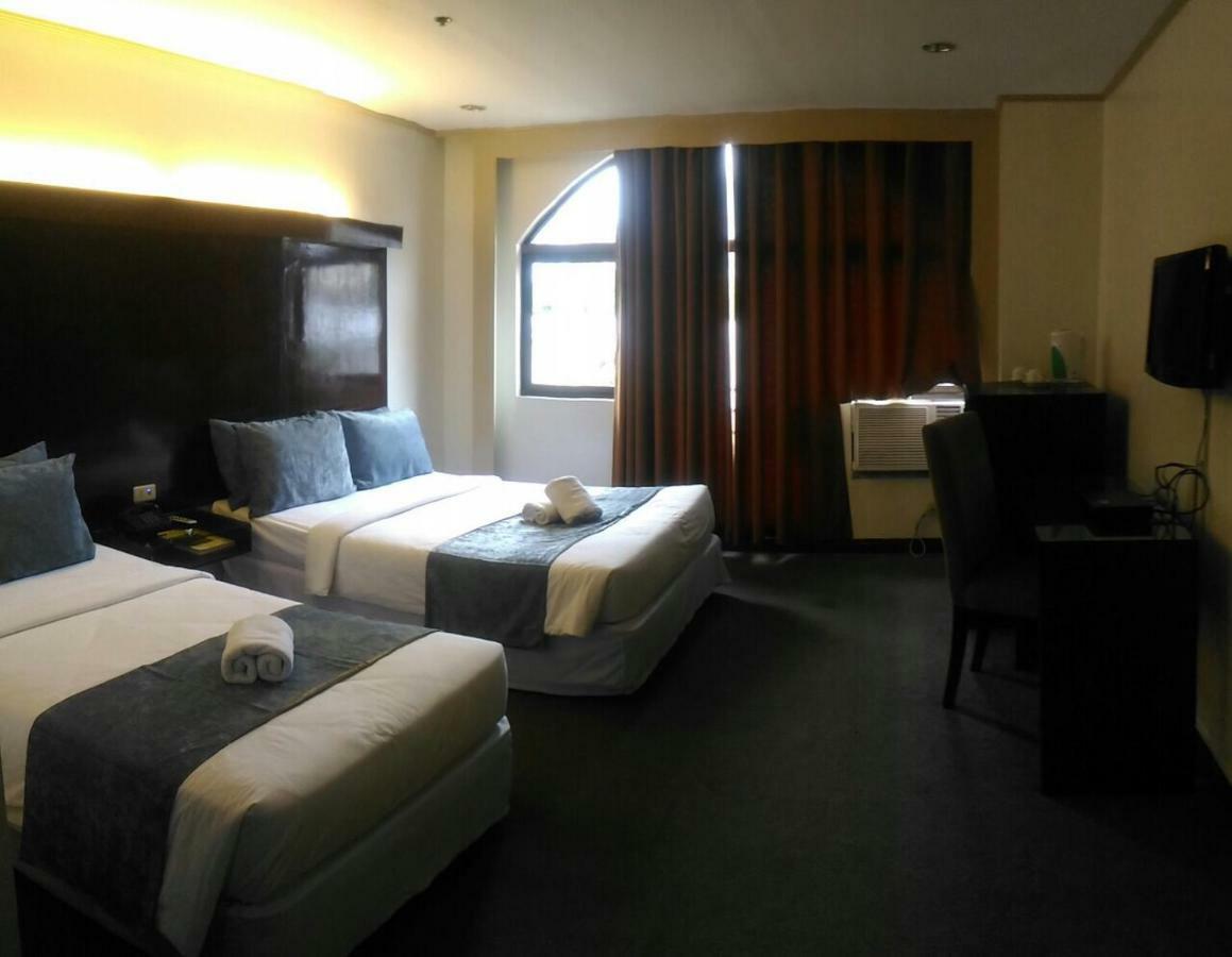 White Knight Hotel Cebu Buitenkant foto