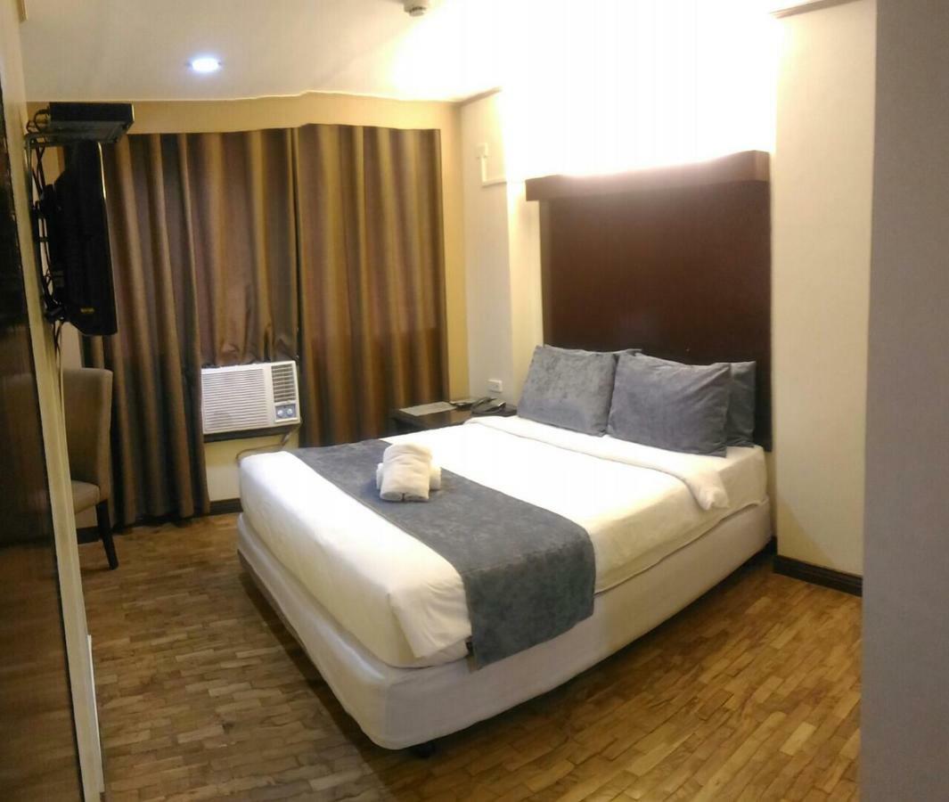 White Knight Hotel Cebu Buitenkant foto