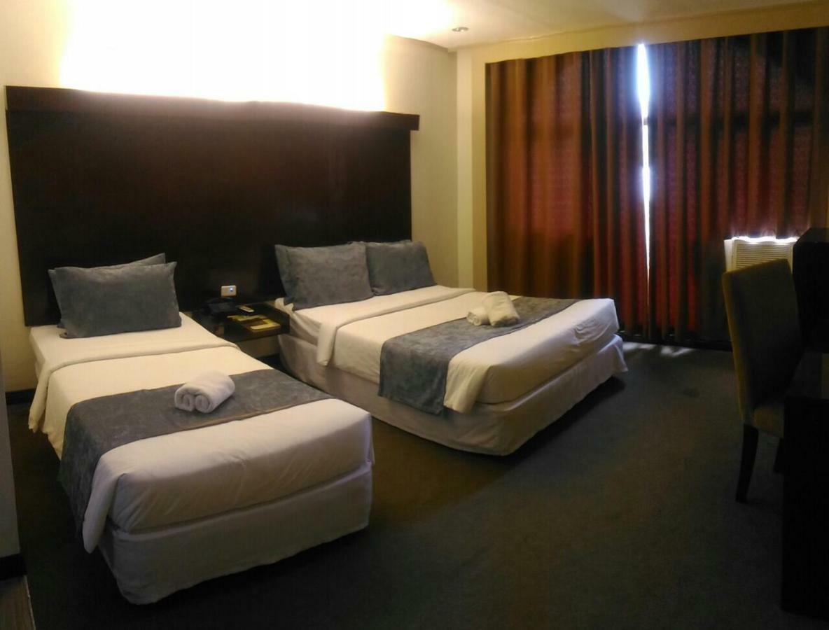 White Knight Hotel Cebu Buitenkant foto
