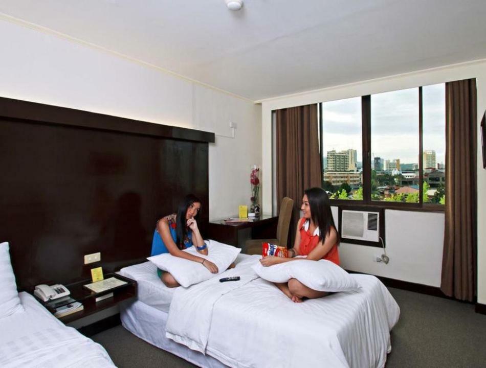 White Knight Hotel Cebu Buitenkant foto